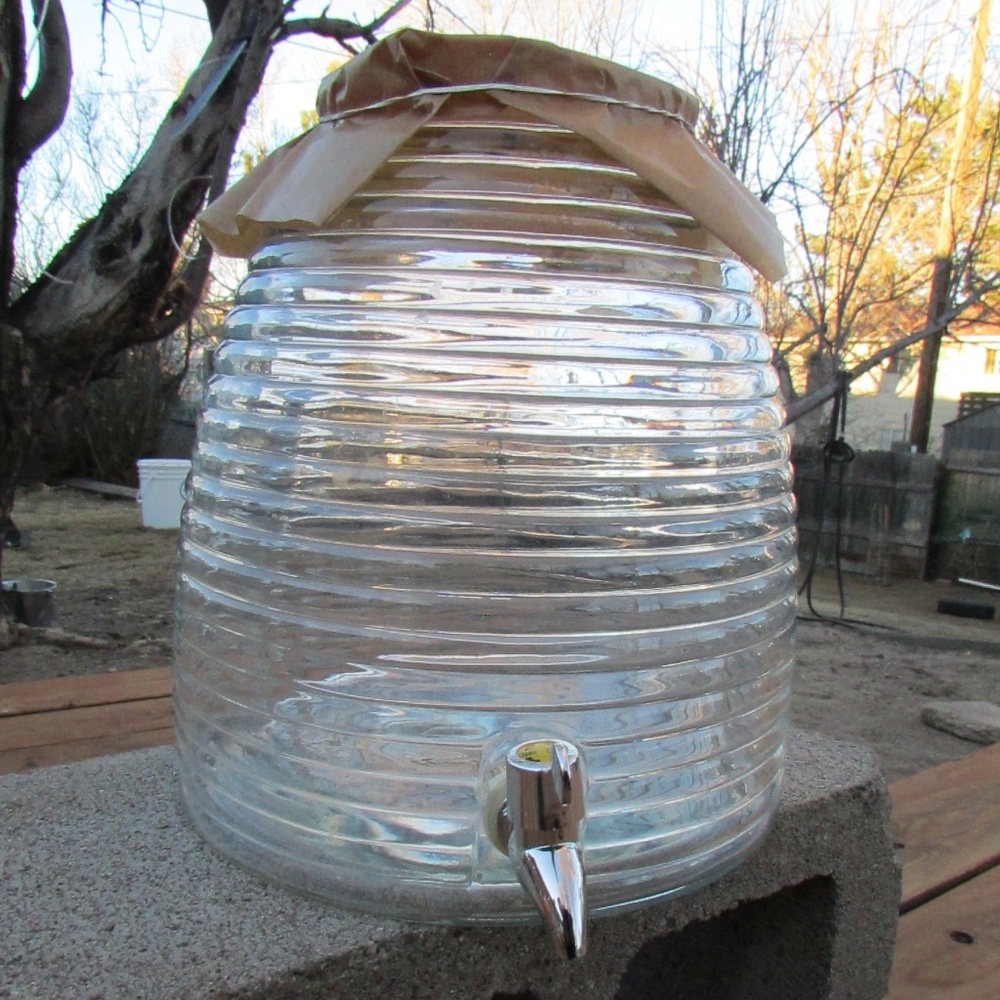 glass beehive-shaped beverage dispenser- No lid